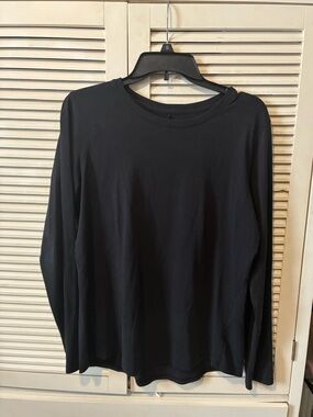 lululemon athletica Women's Black Long-Sleeve Crew Top